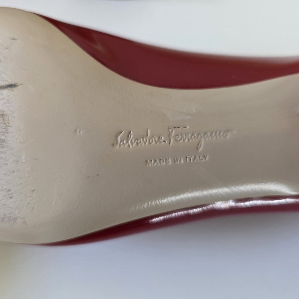 Salvatore Ferragamo Red Patent Vara Bow Ballet Flats Gold Logo Italy Size 5.5B - Picture 12 of 14